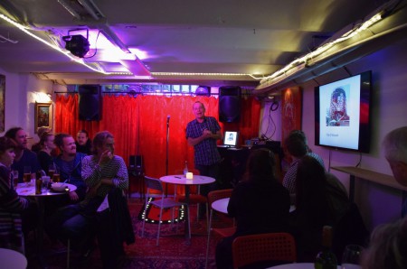 Mark  håller Quizz afton